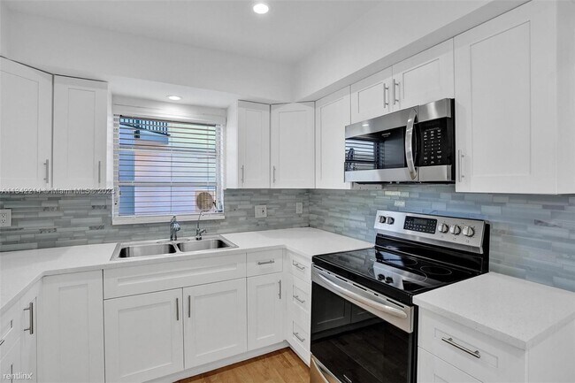 Building Photo - 4 br, 2 bath House - 912 SW 22nd Ave # 5