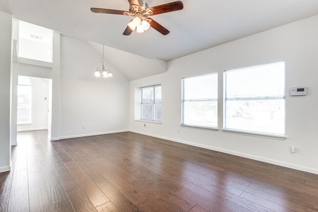 Building Photo - 6841 Bellehaven Dr
