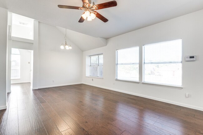 Foto del edificio - 6841 Bellehaven Dr