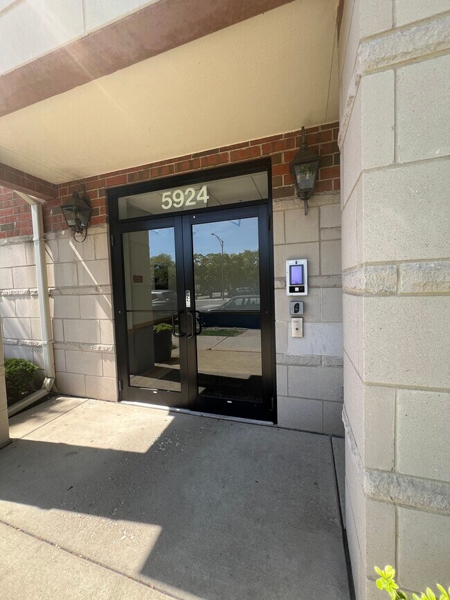 Foto del edificio - 5924 N Lincoln Ave