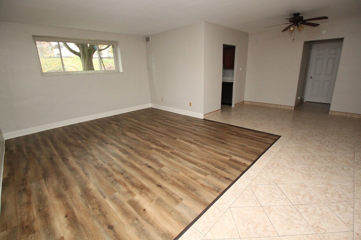 Primary Photo - 202 McKnight Cir