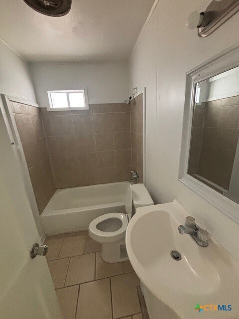 Building Photo - 802 W Dean Ave