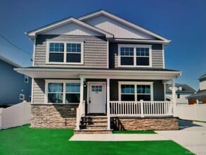 Building Photo - 53 Hewlett St