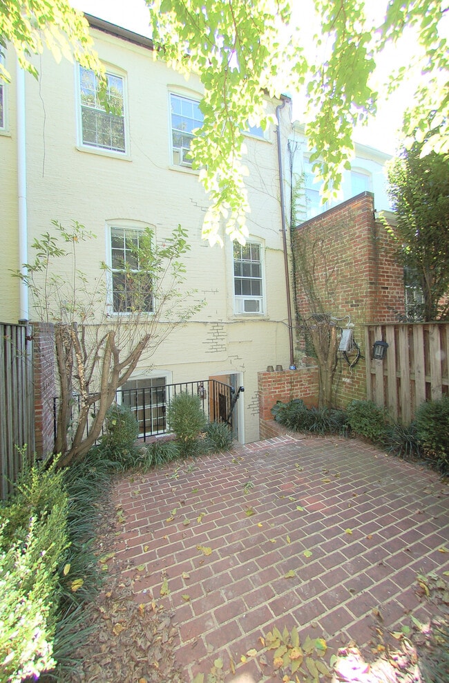 Building Photo - 1528 34th St NW