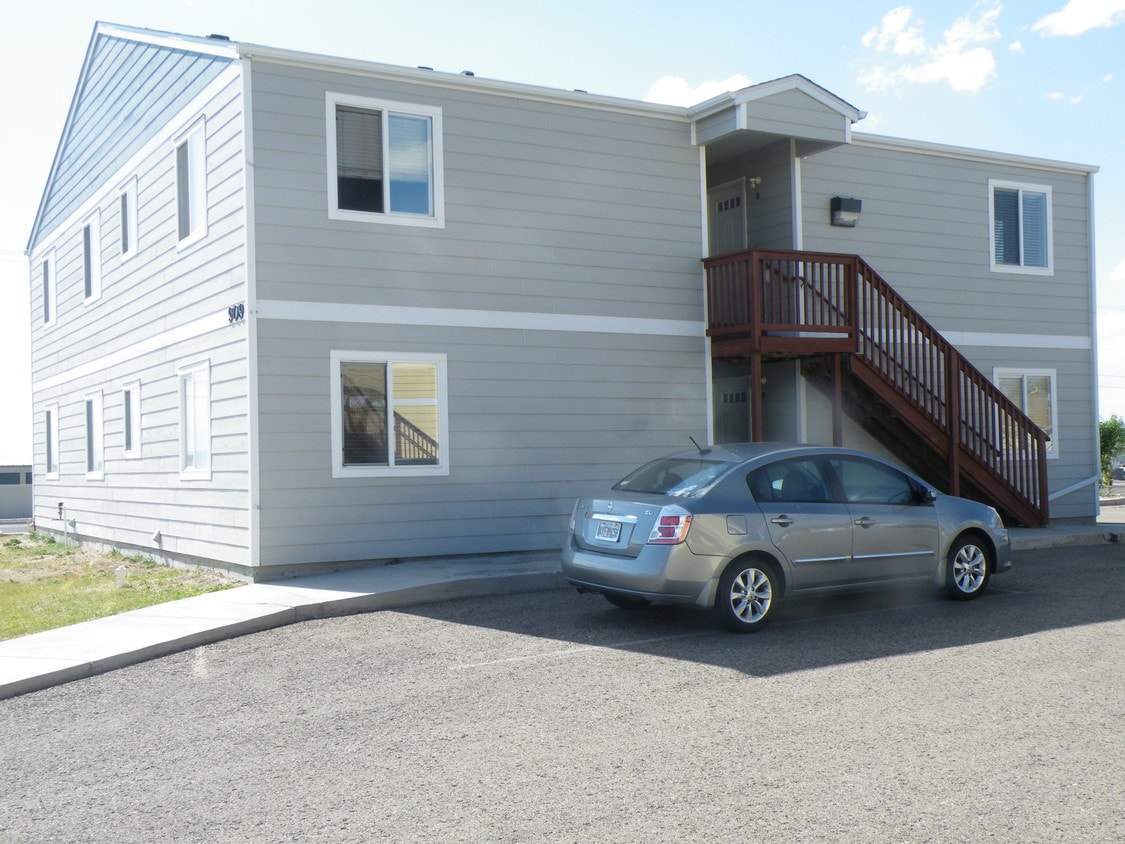 1810 S 10th St Unit C, Laramie, WY 82070 Apartments in Laramie, WY