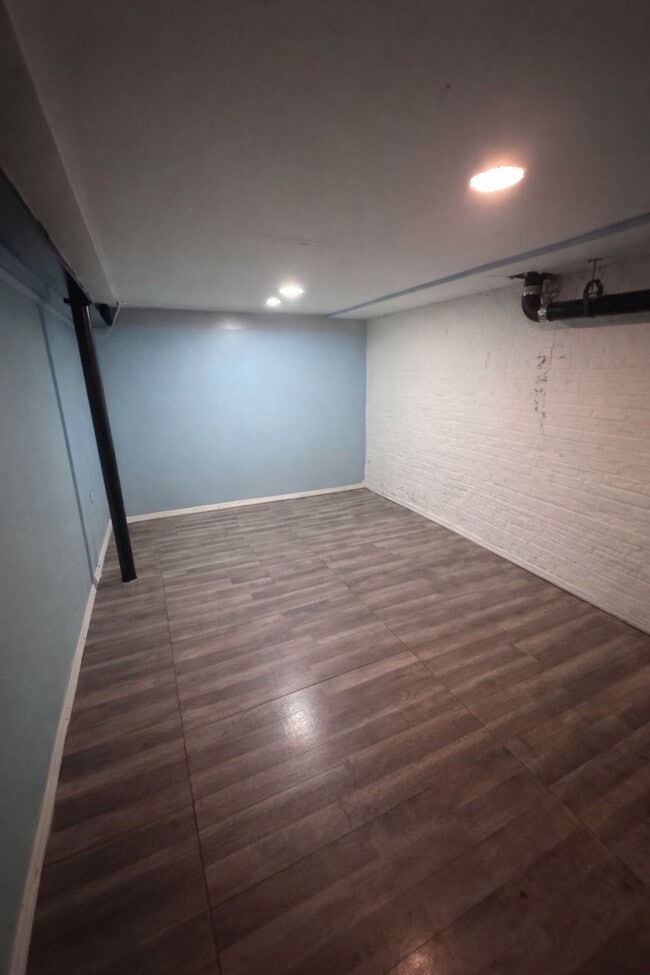 Photo - 154 Utica Ave Apartment