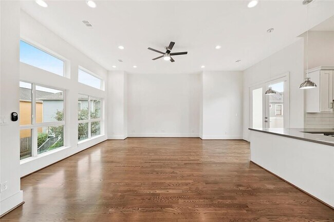 Foto del edificio - 1539 W 23rd St