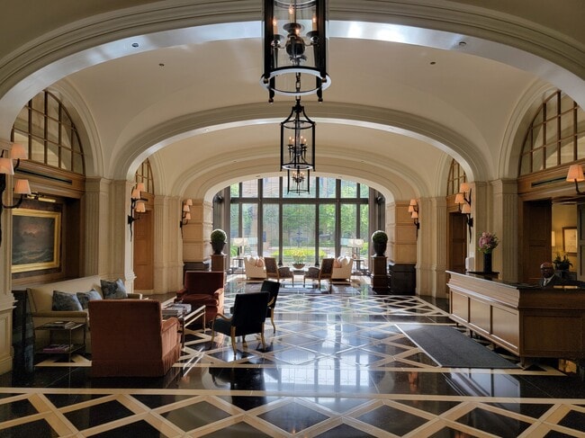 Foto del edificio - 2550 N Lakeview Ave