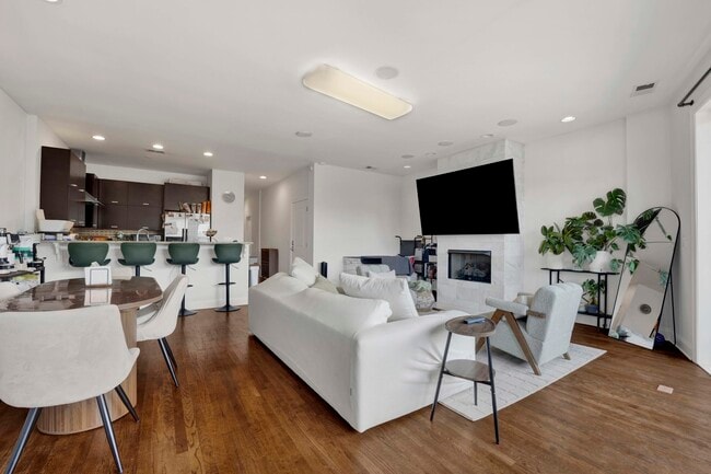Foto del edificio - 3505 N Elston Ave