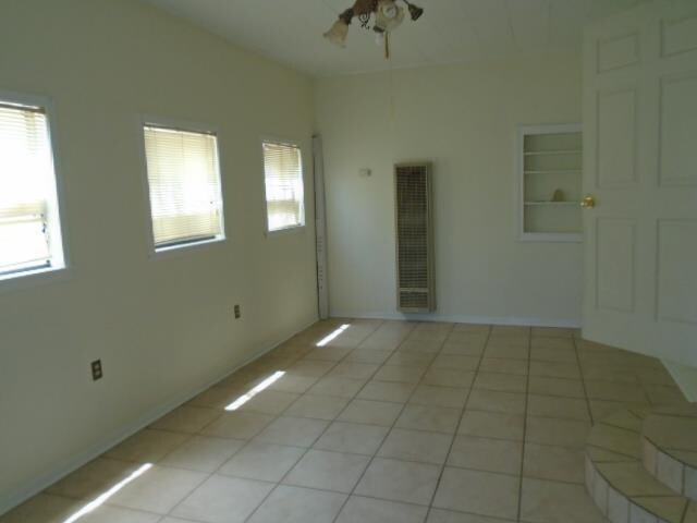 Building Photo - 2210 Juanita Ave