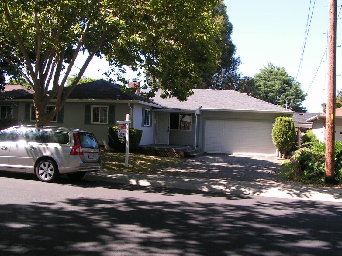 Primary Photo - 1843 Silverwood Dr