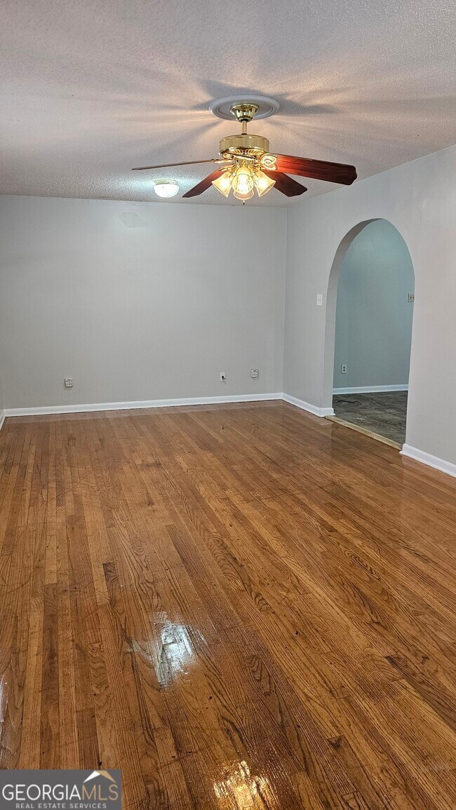 Foto del edificio - 213 Sunnydale Dr