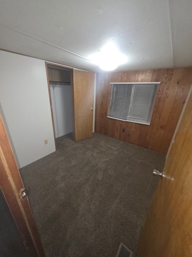 Foto del edificio - 4728 Ellsworth Ln