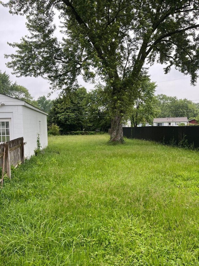 Building Photo - 2656 Sherborne Crescent