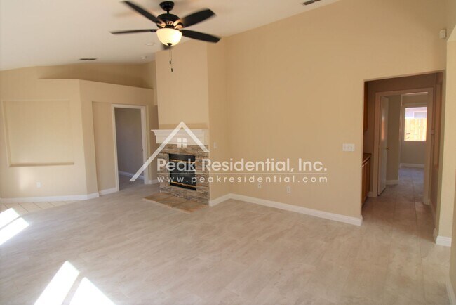 Foto del edificio - Updated 4bd/2ba Elk Grove Home with 2 Car Garage