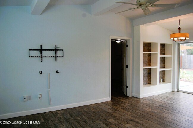 Building Photo - 360 Sabal Ave