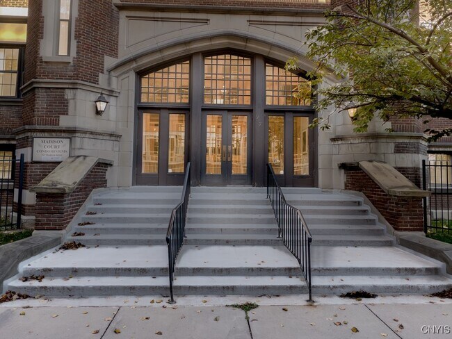 Foto del edificio - 917 Madison St