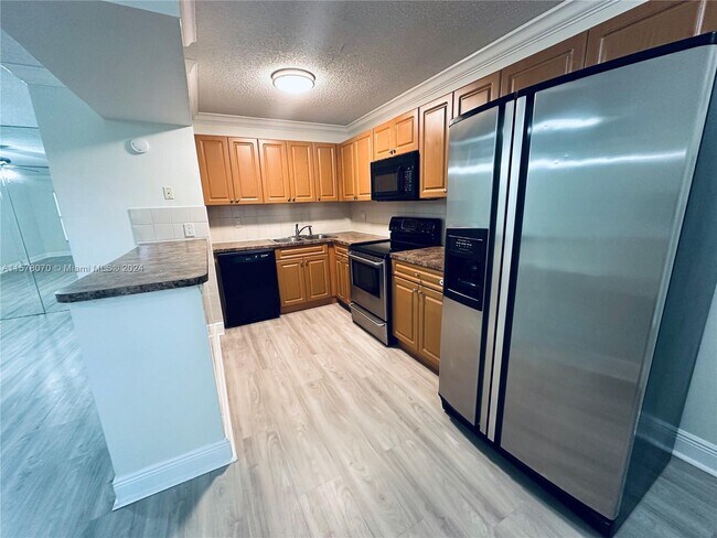 Building Photo - 5506 Courtyard Dr
