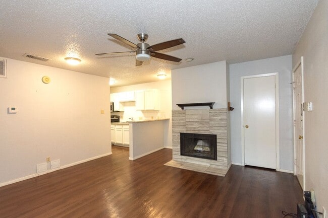 Building Photo - 3115 Helms St
