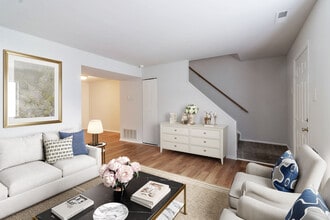 Building Photo - Cloverleaf Lake Townhouse Apartments