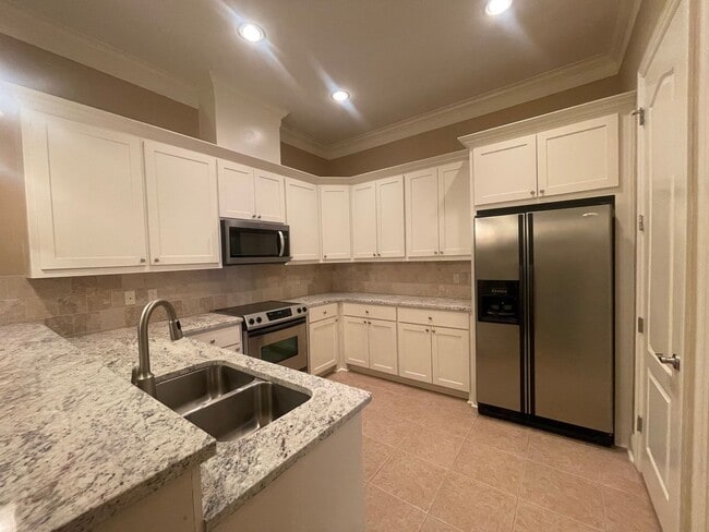 Building Photo - Beautiful Home In Upscale Provenance Commu...