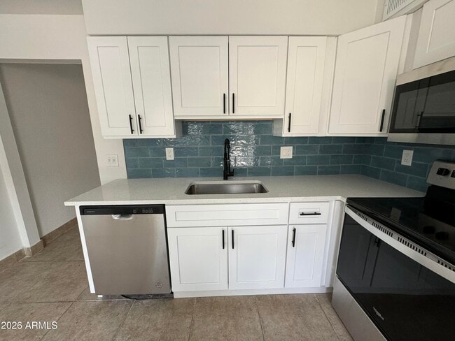 Building Photo - 450 N Williams