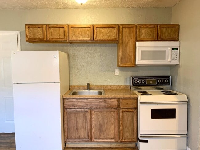 Building Photo - Pre-Leasing - Cozy 1-Bedroom Home Near Texas Tech!