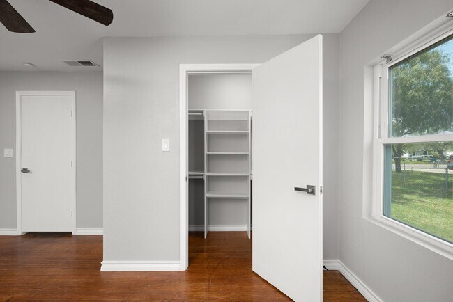 Foto del edificio - 595 S Mccullough St