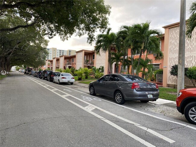 Foto del edificio - 3501 SW 11th St
