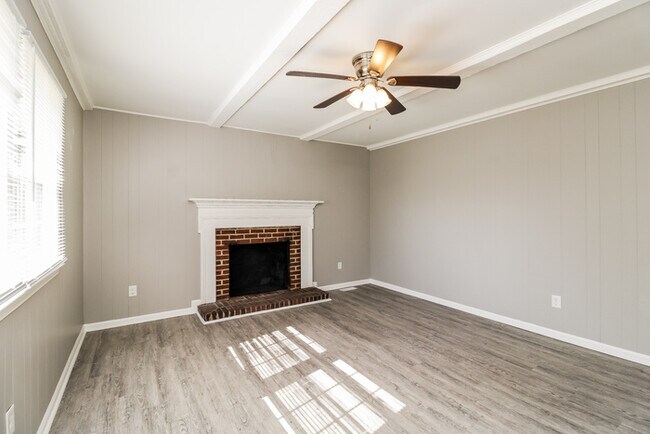Building Photo - Classic Ranch, Available Now!