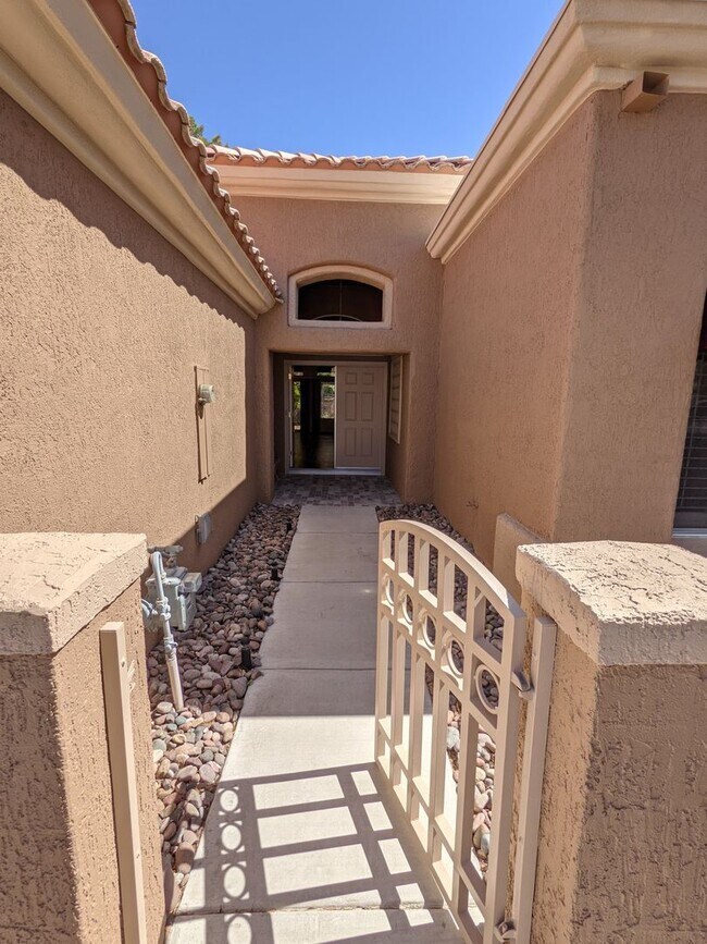 Foto del edificio - 9361 Fresh Spring Dr