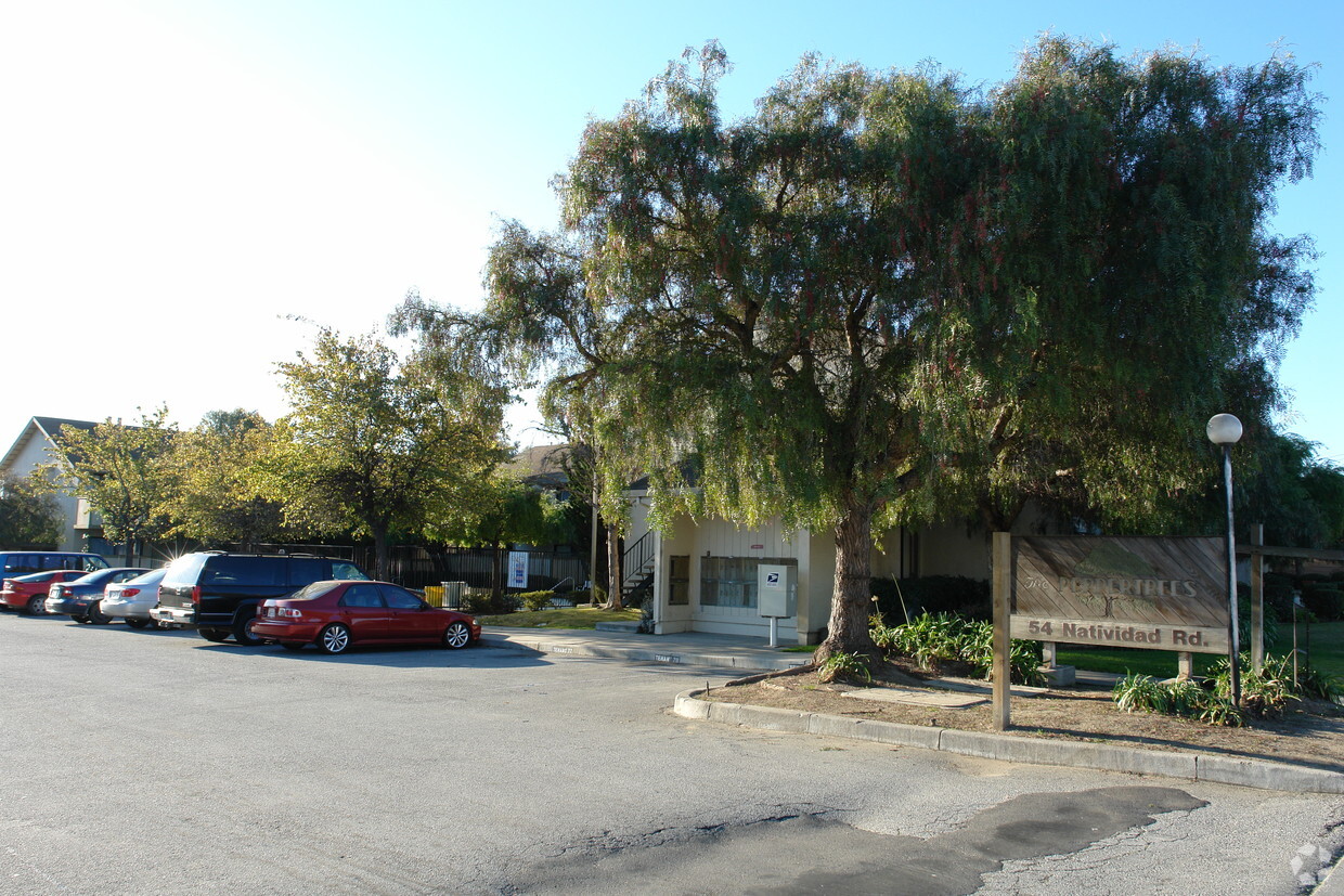 Foto del edificio - The Peppertree Apartments