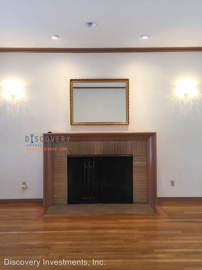 Foto del edificio - 2710 Belrose Ave