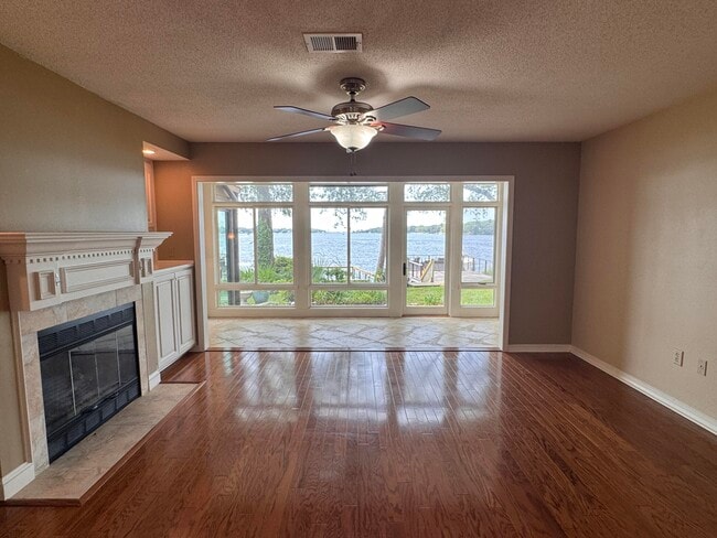 Building Photo - 806 Regatta Dr