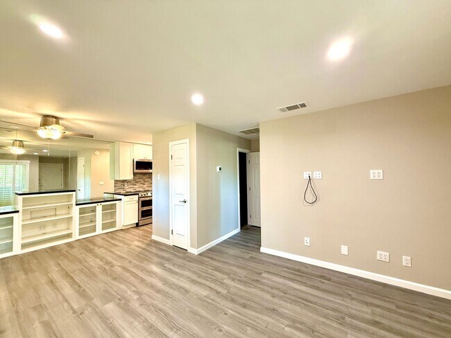 Foto del edificio - Palm Springs Villas 2 - Unfurnished - Long Term - End unit