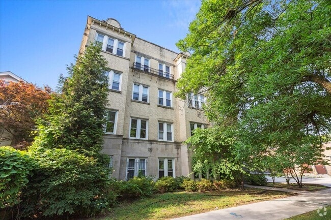 Building Photo - 1145 W Morse Ave