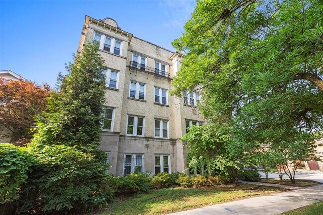 Building Photo - 1145 W Morse Ave