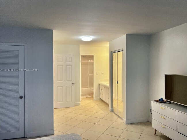 Foto del edificio - 7135 Collins Ave