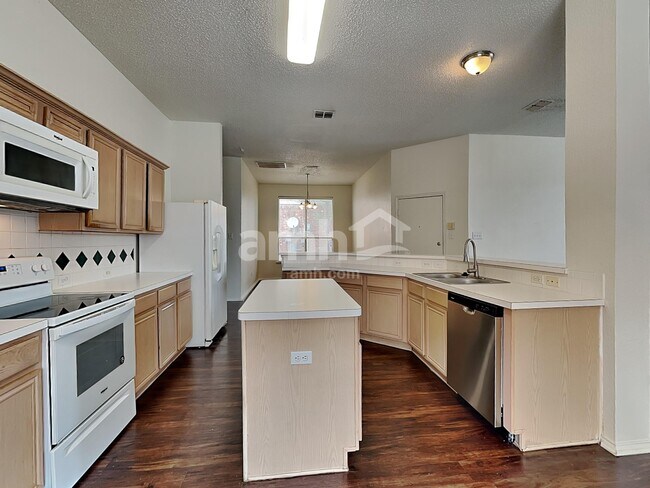 Foto del edificio - 300 Trailwood Dr