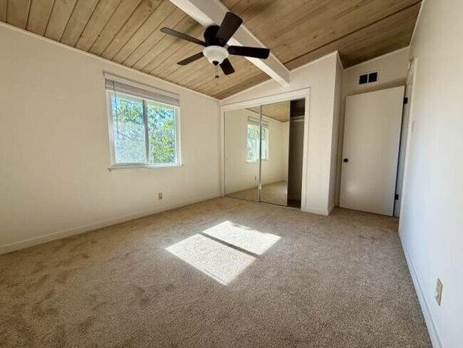 Foto del edificio - Updated Two Bedroom Duplex in PG!