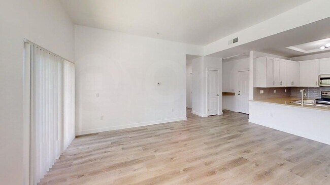 Foto del edificio - 9160 N 67th Ave