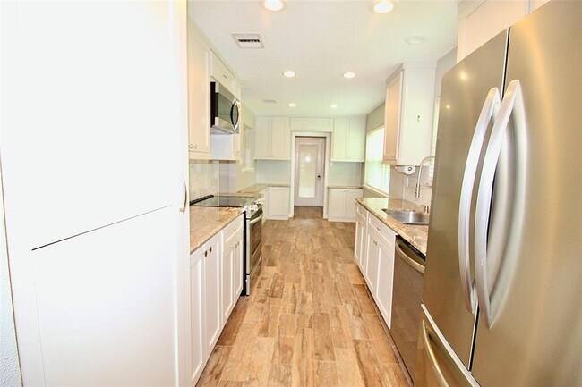 Building Photo - 13602 Salisbury Dr