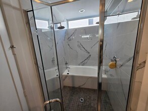 Building Photo - 5866 E Post Oak Ln