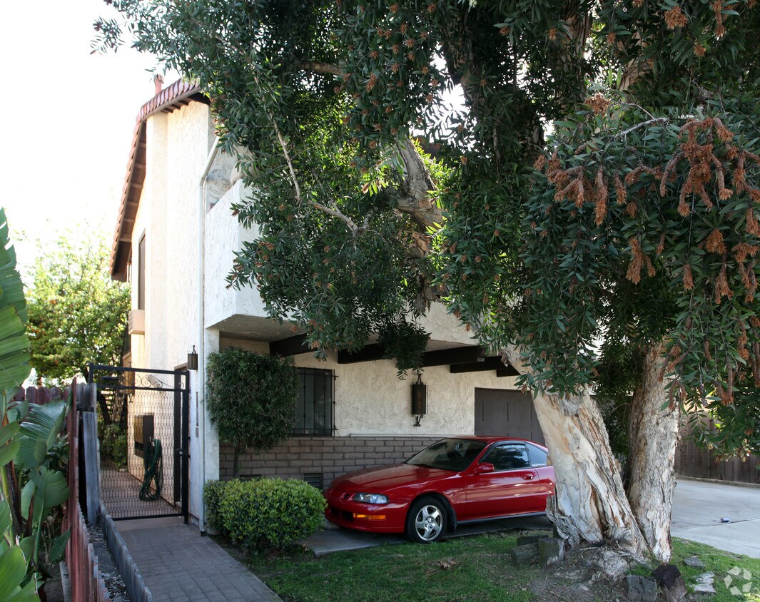 Building Photo - 4549 33rd St