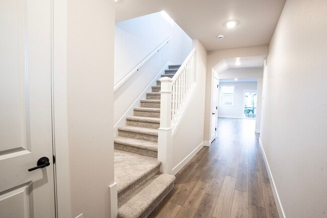 Building Photo - Stunning new construction!