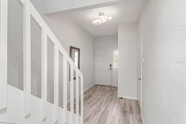 Building Photo - 1109 Pinellas Bayway S