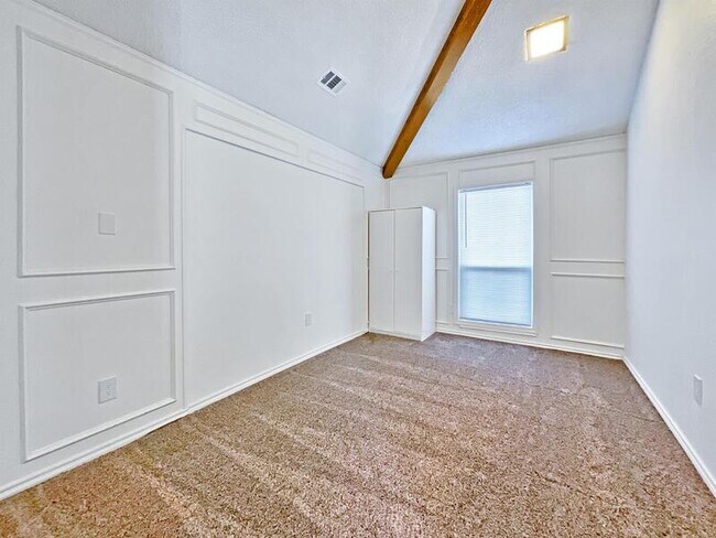 Building Photo - 2120 Charolais Way