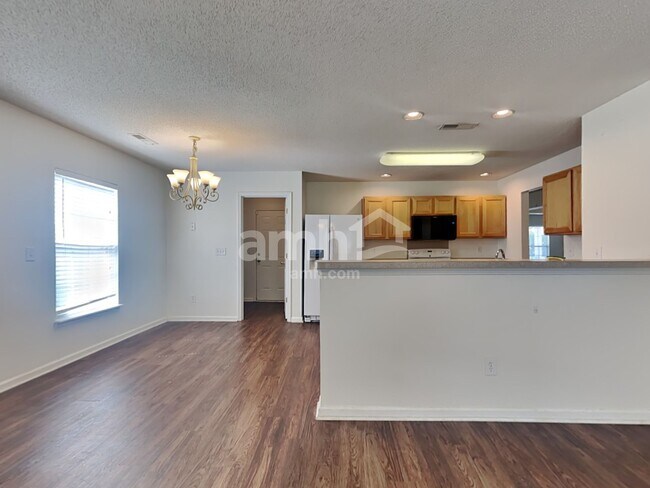 Foto del edificio - 4987 Harthill Ave