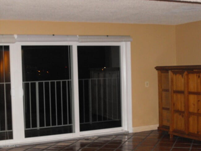 Building Photo - 1565 Le Baron Ave