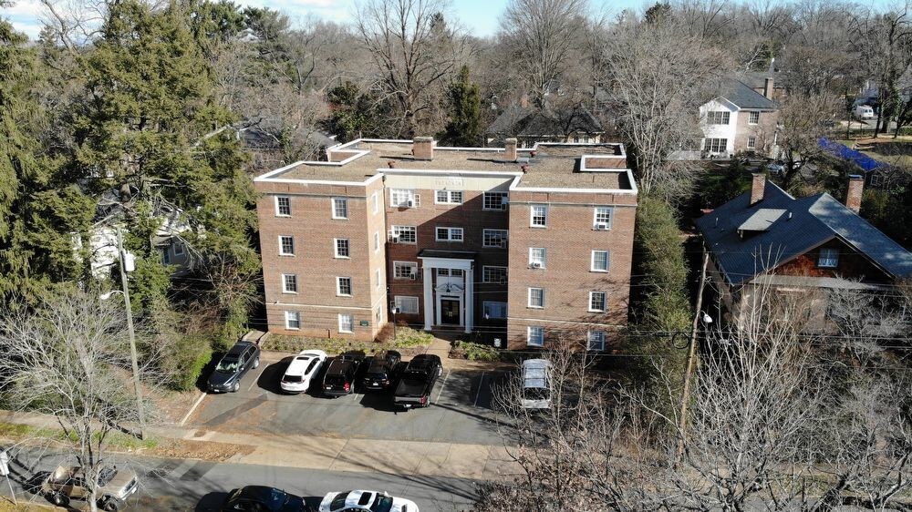Building Photo - 32 University Cir 2 Bed/ 1 Bath
